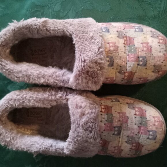 Ladies gently used Bobs multi- coloured cats slippers size 7 with faux fur trim - Picture 1 of 2